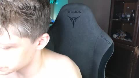 Snapshot of _purrari chatting on 03-11-25, 02:32 Vampire online show from 03-11-25, 02:32