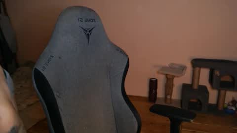 Snapshot of _purrari chatting on 11-06-25, 09:37 Vampire online show from 11-06-25, 09:37