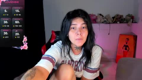 Snapshot of _rachell1 chatting on 05-21-26, 09:33 Stefany online show from 05-21-26, 09:33