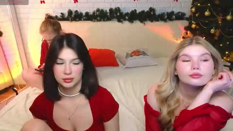 Merlizz Eva Jane Mila Nicole  left to right  online show from 12-20-25, 02:46