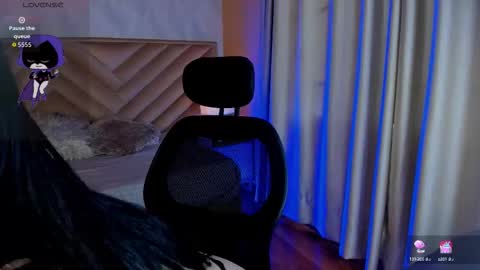 Snapshot of _raven_black chatting on 09-18-25, 12:40 Raven online show from 09-18-25, 12:40