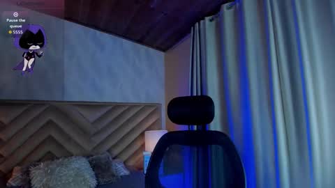 Snapshot of _raven_black chatting on 10-14-25, 11:22 Raven online show from 10-14-25, 11:22