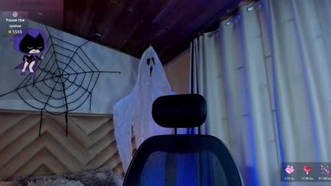 Snapshot of _raven_black chatting on 10-17-25, 02:41 Raven online show from 10-17-25, 02:41