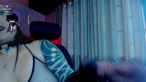 Snapshot of _raven_black chatting on 12-18-25, 01:39 Raven online show from 12-18-25, 01:39