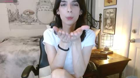 Snapshot of _ravencoxx_ chatting on 10-13-25, 11:16 Raven online show from 10-13-25, 11:16