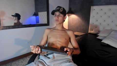 Snapshot of _realwav chatting on 11-21-25, 05:28 wav online show from 11-21-25, 05:28