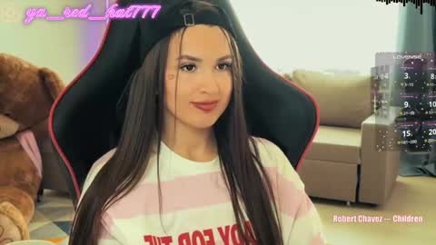 Snapshot of _red_hat_7 chatting on 06-06-26, 12:05 -RED HAT- online show from 06-06-26, 12:05