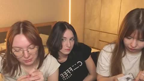 LISSAPVT IS OPEN online show from 03-26-26, 03:39