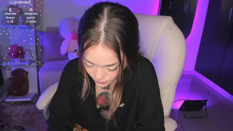 Snapshot of _sabrinamoon chatting on 12-11-24, 05:37 online show from 12-11-24, 05:37