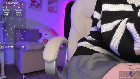 Snapshot of _sabrinamoon chatting on 01-26-25, 05:23 online show from 01-26-25, 05:23