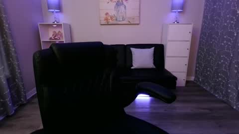 Snapshot of _samie_ chatting on 09-19-25, 01:56 Samantha online show from 09-19-25, 01:56