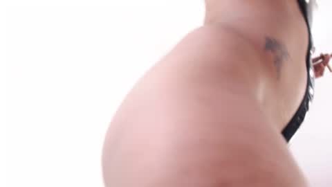 Snapshot of _sarahtomatto_ chatting on 02-21-25, 10:26 _sarahtomatto_ online show from 02-21-25, 10:26