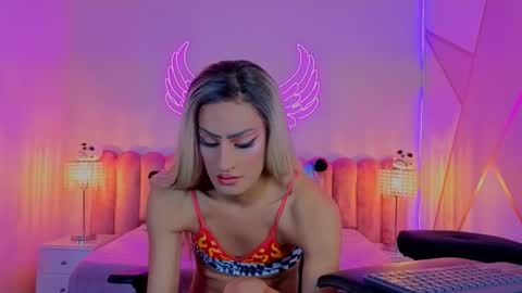 Scarlett online show from 10-21-25, 08:04