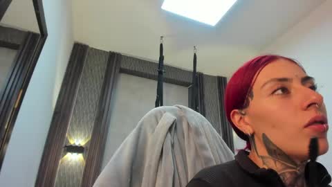 Snapshot of _selene_red chatting on 05-27-26, 01:35 Selene online show from 05-27-26, 01:35