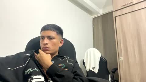 Juan Pablo-independent model online show from 02-03-25, 06:56