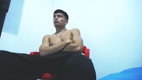 Juan Pablo-independent model online show from 11-28-25, 07:33