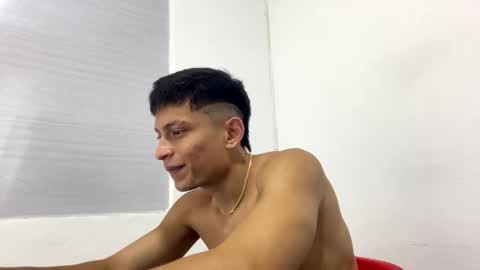 Juan Pablo-independent model online show from 12-04-25, 04:44