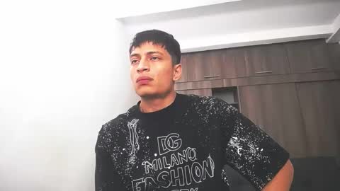 Juan Pablo-independent model online show from 02-14-26, 07:27