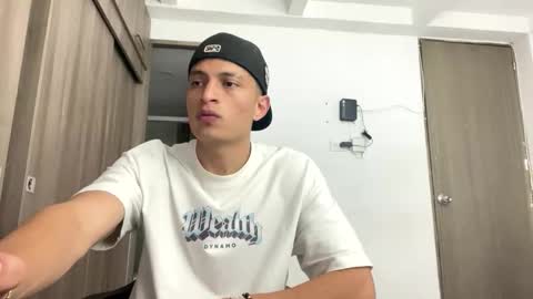 Snapshot of _sexy_jack chatting on 05-21-26, 04:30 Juan Pablo-independent model online show from 05-21-26, 04:30