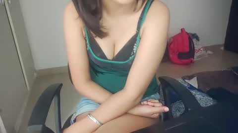 Snapshot of _shalini_0 chatting on 10-09-25, 02:20 _shalini_0 online show from 10-09-25, 02:20