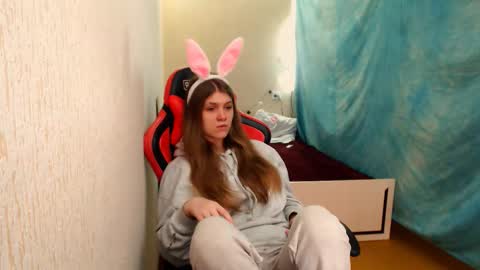 Mari online show from 10-23-25, 01:54