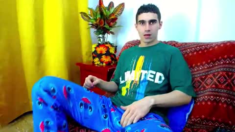 Snapshot of _skyleer_ chatting on 11-04-25, 11:37 _skyleer_ online show from 11-04-25, 11:37