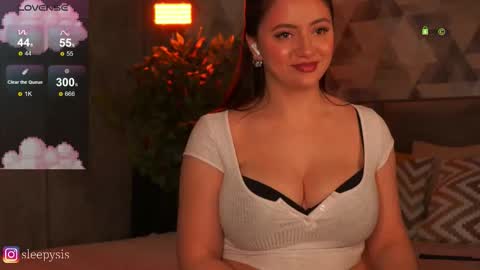 Snapshot of _sleepysis_ chatting on 11-08-25, 04:12 Ann online show from 11-08-25, 04:12