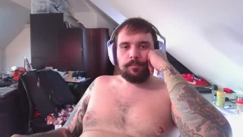 _smiley_bear27 online show from 09-30-25, 07:02