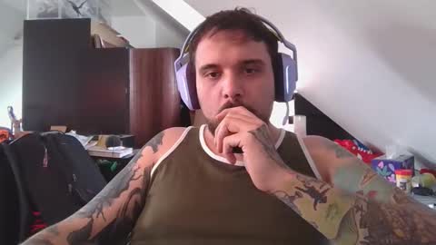 _smiley_bear27 online show from 10-06-25, 04:32