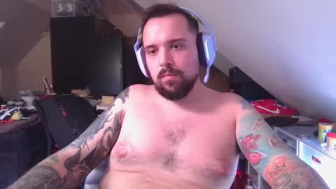 _smiley_bear27 online show from 10-09-25, 09:18