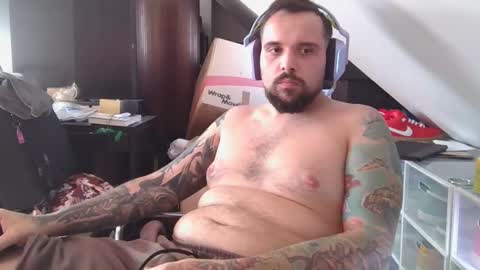 _smiley_bear27 online show from 10-11-25, 05:50