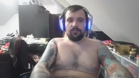 _smiley_bear27 online show from 11-22-25, 12:15