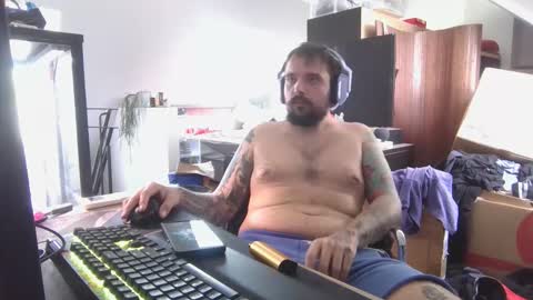 _smiley_bear27 online show from 12-14-25, 12:16