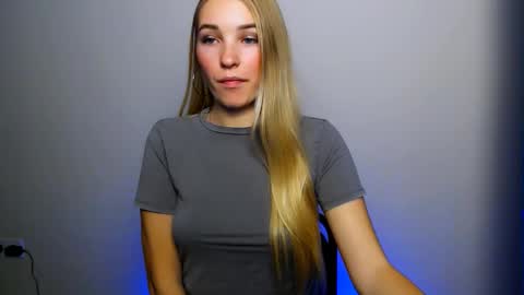 Snapshot of _snow_queen__ chatting on 10-29-25, 08:21 Rachel online show from 10-29-25, 08:21