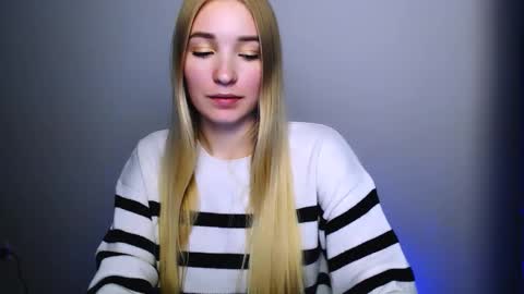 Snapshot of _snow_queen__ chatting on 10-30-25, 09:26 Rachel online show from 10-30-25, 09:26