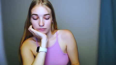 Snapshot of _snow_queen__ chatting on 11-23-25, 07:35 Rachel online show from 11-23-25, 07:35