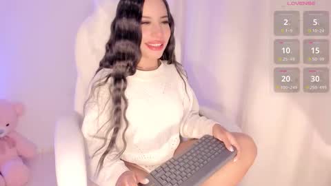 Snapshot of _sofiaa__ chatting on 09-25-25, 12:47 online show from 09-25-25, 12:47
