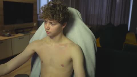 OLIVERpvt is open online show from 02-18-25, 04:04