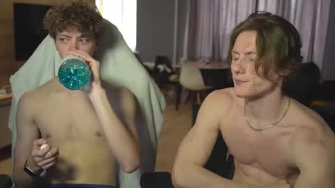 OLIVERpvt is open online show from 02-28-25, 07:05