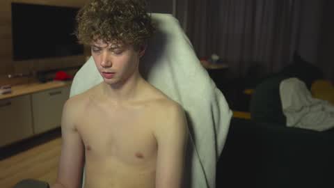 OLIVERpvt is open online show from 03-01-25, 01:07