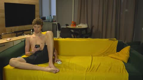 OLIVERpvt is open online show from 10-24-25, 03:25