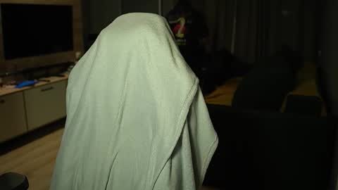 OLIVERpvt is open online show from 12-14-25, 12:10