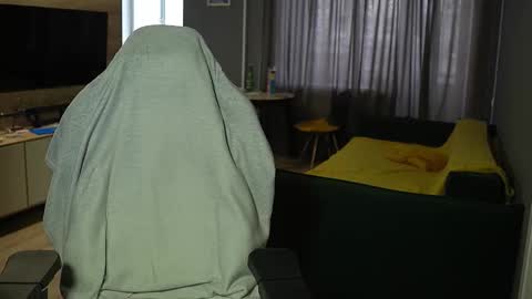 OLIVERpvt is open online show from 02-27-26, 12:05