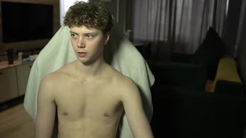 OLIVERpvt is open online show from 03-27-26, 01:11