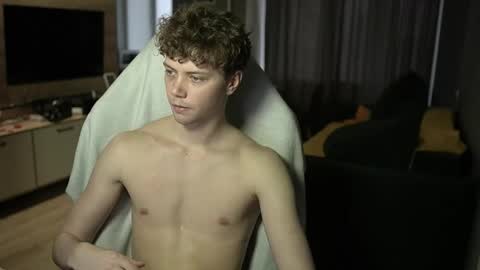 OLIVERpvt is open online show from 04-06-26, 01:12