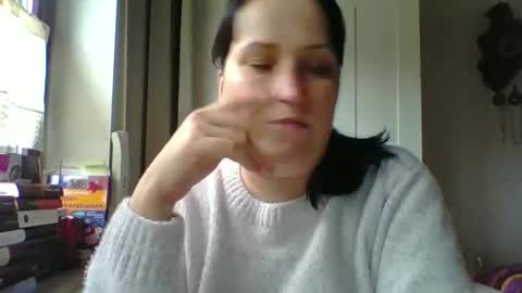 Melisa online show from 12-19-25, 01:07