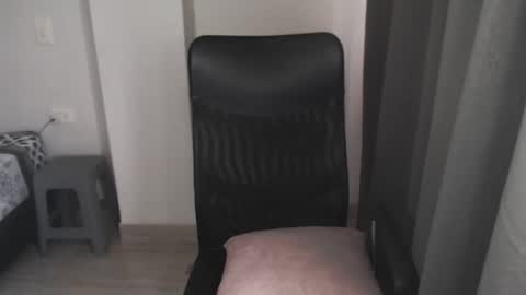 Snapshot of _sunnyferrell chatting on 12-04-25, 04:27 Arianna online show from 12-04-25, 04:27