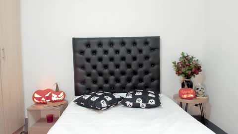 Sussi online show from 10-27-25, 01:48