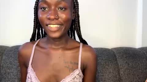 Snapshot of _sweejewel chatting on 10-24-25, 10:33 _sweejewel online show from 10-24-25, 10:33