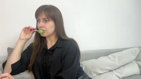 Snapshot of _sweet_lora chatting on 11-24-25, 09:20 You can call me Lora online show from 11-24-25, 09:20